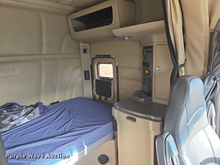 image for item EB1150 2016 Peterbilt 567 semi truck