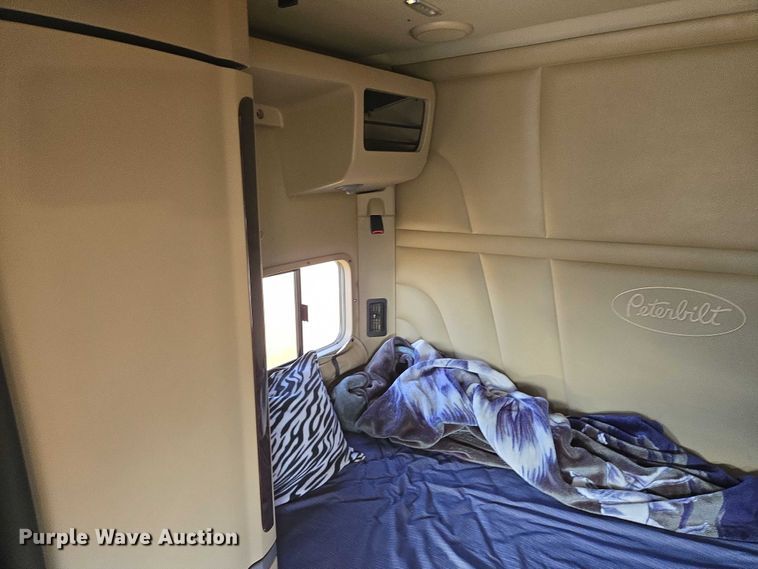 image for item EB1150 2016 Peterbilt 567 semi truck