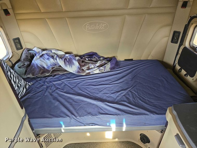 image for item EB1150 2016 Peterbilt 567 semi truck