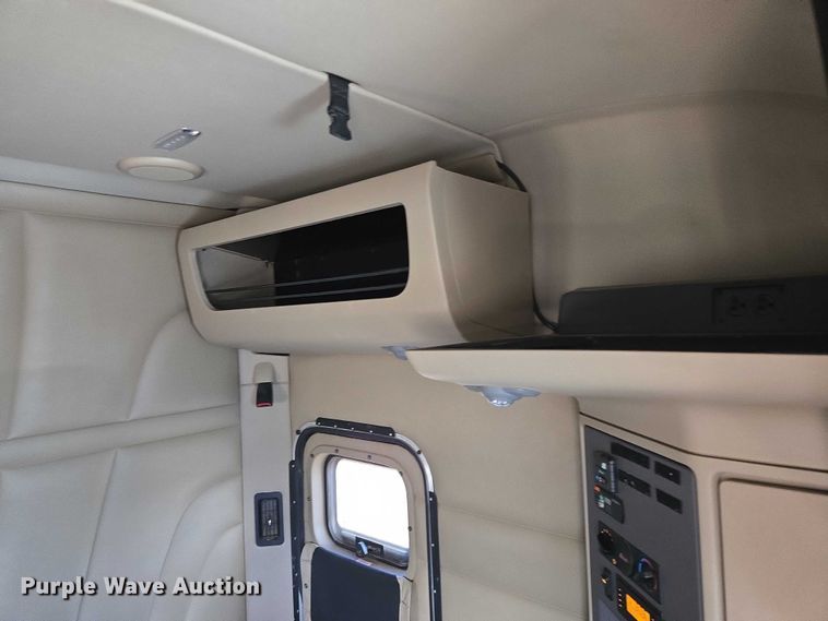 image for item EB1150 2016 Peterbilt 567 semi truck