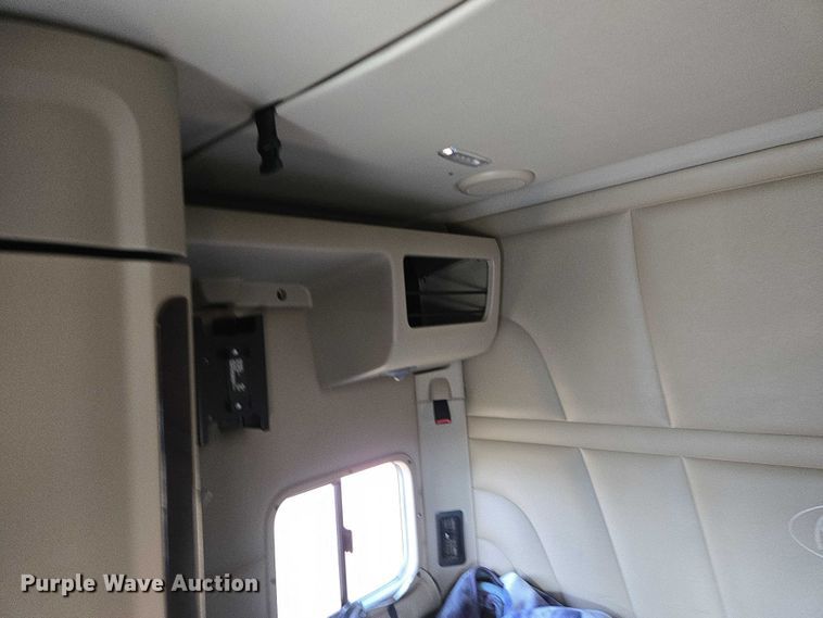 image for item EB1150 2016 Peterbilt 567 semi truck