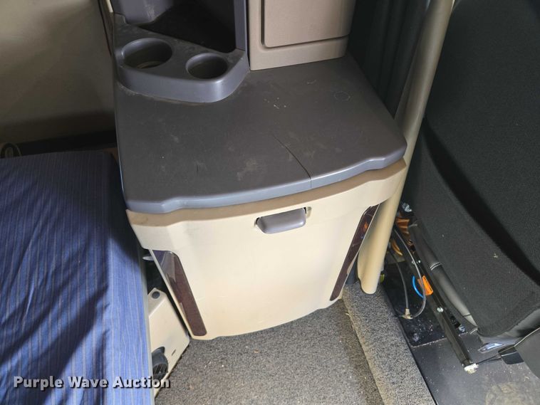 image for item EB1150 2016 Peterbilt 567 semi truck