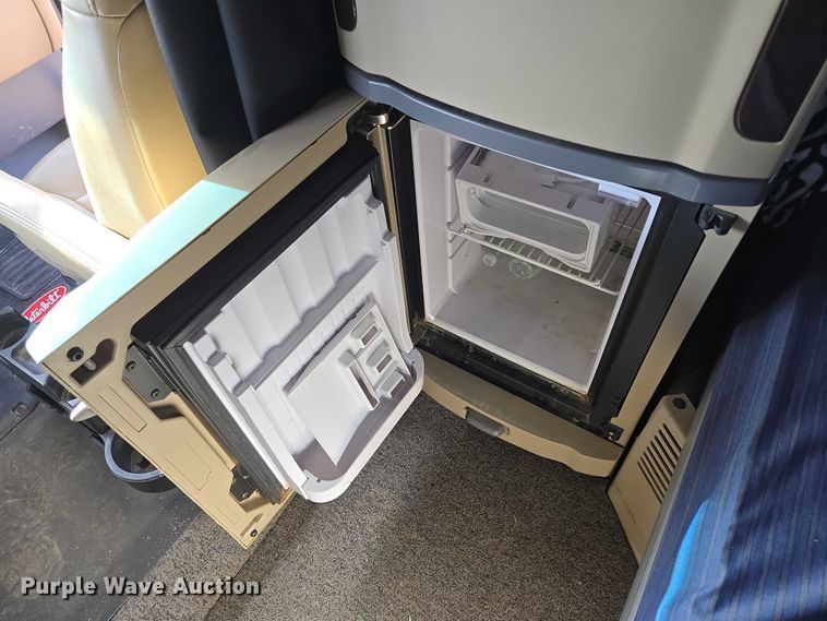 image for item EB1150 2016 Peterbilt 567 semi truck