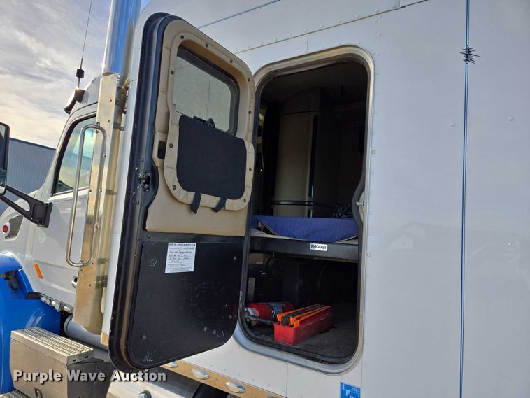 image for item EB1150 2016 Peterbilt 567 semi truck