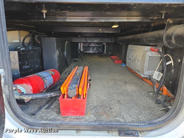 image for item EB1150 2016 Peterbilt 567 semi truck