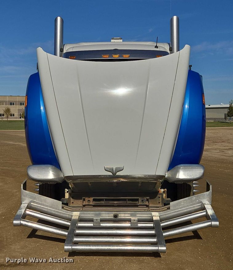 image for item EB1150 2016 Peterbilt 567 semi truck
