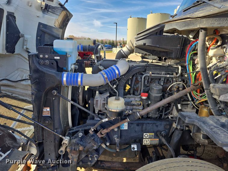 image for item EB1150 2016 Peterbilt 567 semi truck