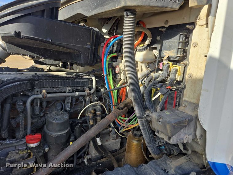 image for item EB1150 2016 Peterbilt 567 semi truck