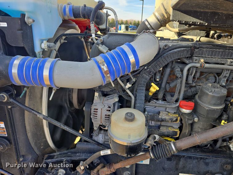 image for item EB1150 2016 Peterbilt 567 semi truck