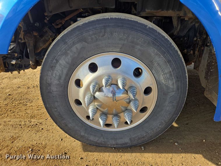 image for item EB1150 2016 Peterbilt 567 semi truck