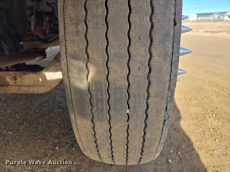 image for item EB1150 2016 Peterbilt 567 semi truck