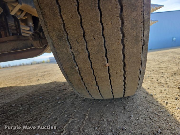 image for item EB1150 2016 Peterbilt 567 semi truck