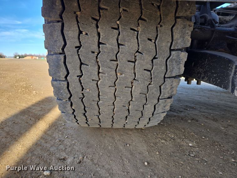 image for item EB1150 2016 Peterbilt 567 semi truck