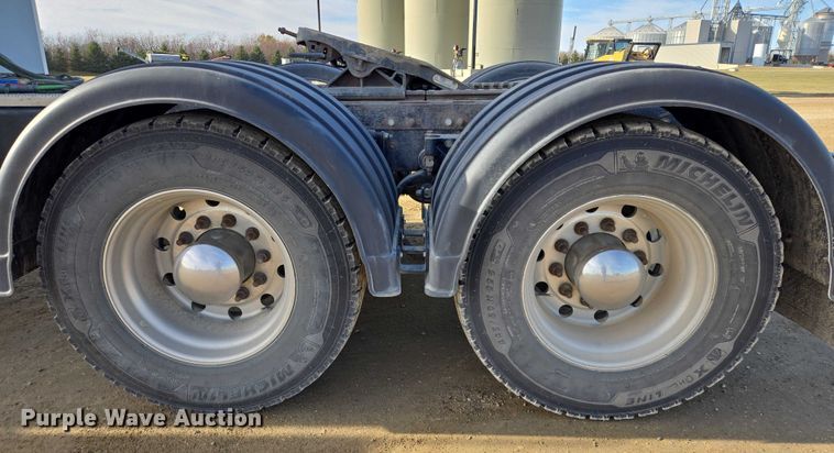 image for item EB1150 2016 Peterbilt 567 semi truck