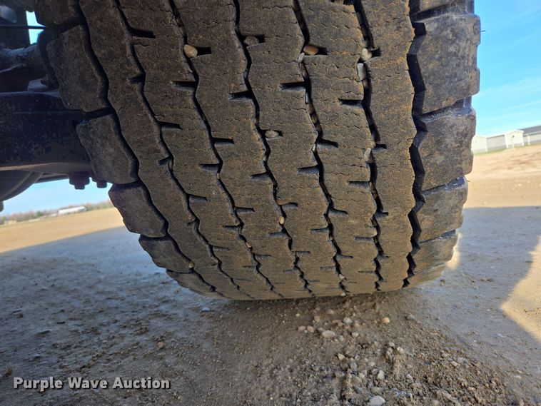 image for item EB1150 2016 Peterbilt 567 semi truck