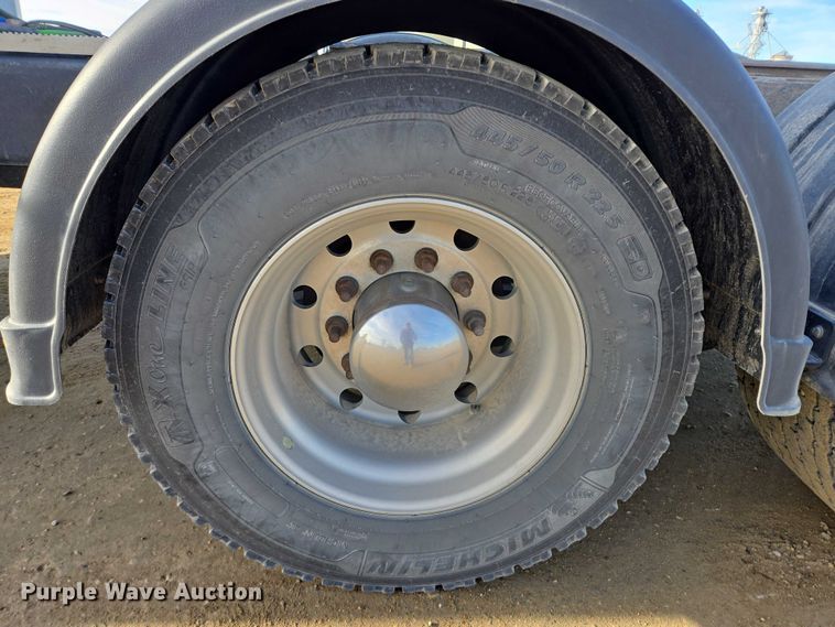 image for item EB1150 2016 Peterbilt 567 semi truck