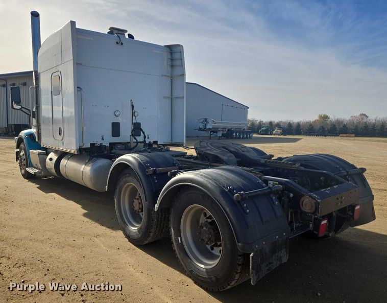 image for item EB1151 2016 Peterbilt 567 semi truck
