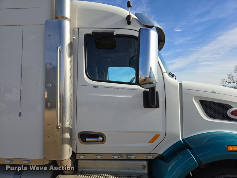 image for item EB1151 2016 Peterbilt 567 semi truck