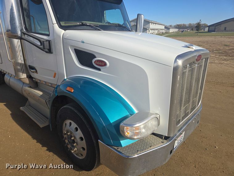 image for item EB1151 2016 Peterbilt 567 semi truck