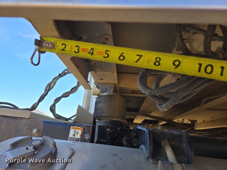 image for item EB1151 2016 Peterbilt 567 semi truck