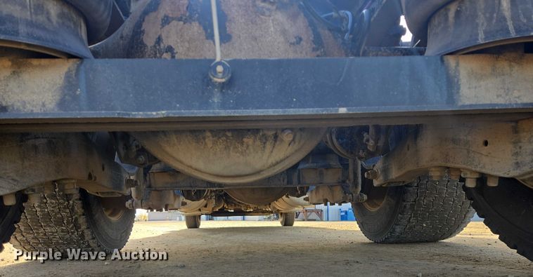 image for item EB1151 2016 Peterbilt 567 semi truck