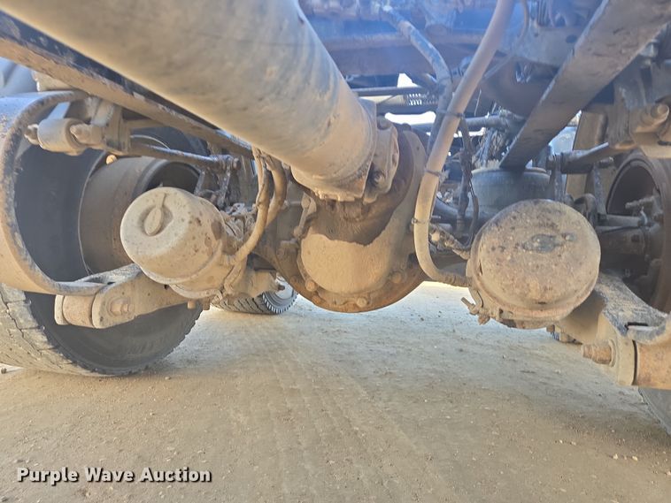 image for item EB1151 2016 Peterbilt 567 semi truck