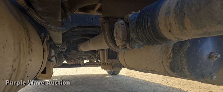 image for item EB1151 2016 Peterbilt 567 semi truck