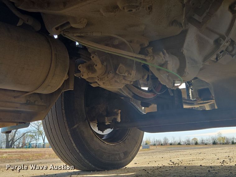 image for item EB1151 2016 Peterbilt 567 semi truck