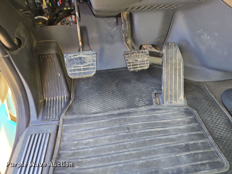 image for item EB1151 2016 Peterbilt 567 semi truck