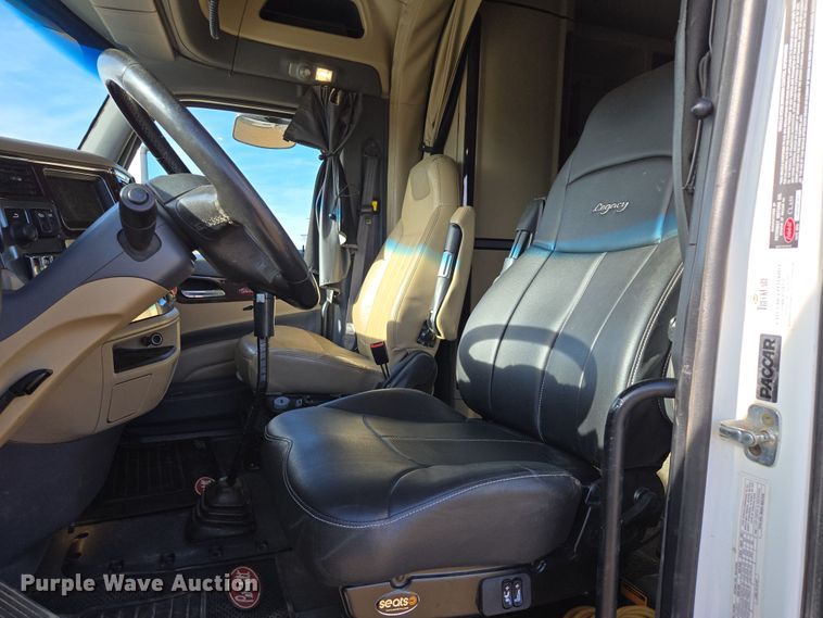 image for item EB1151 2016 Peterbilt 567 semi truck