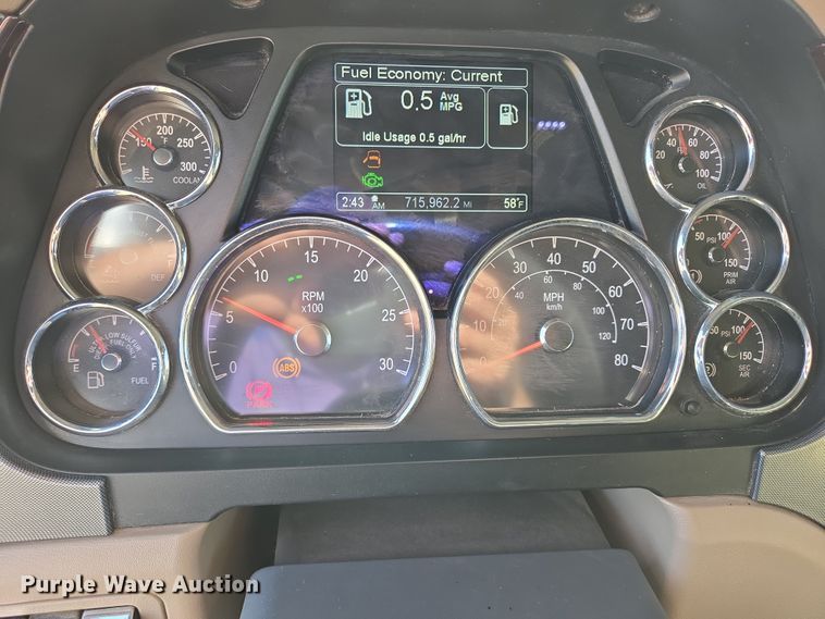 image for item EB1151 2016 Peterbilt 567 semi truck