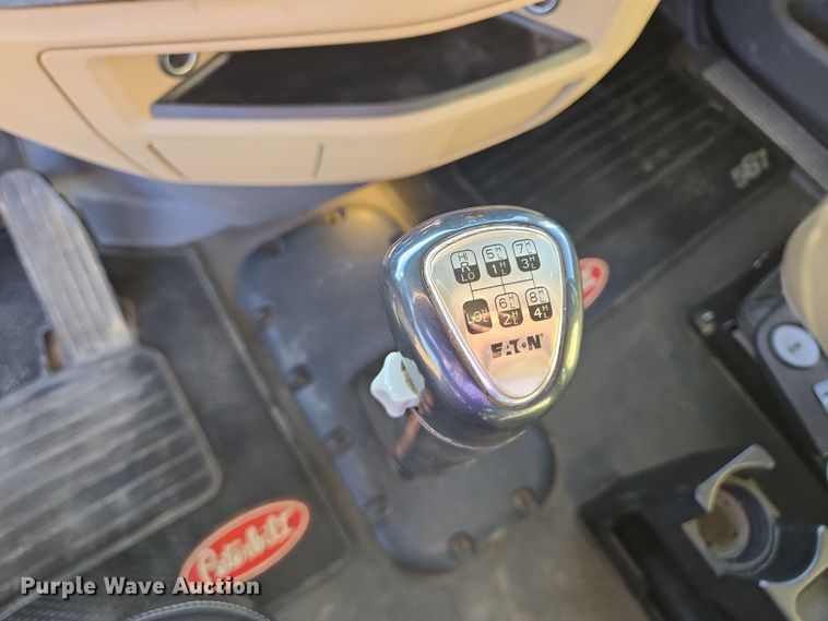 image for item EB1151 2016 Peterbilt 567 semi truck
