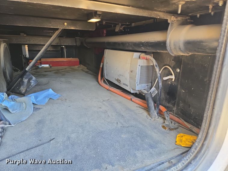 image for item EB1151 2016 Peterbilt 567 semi truck