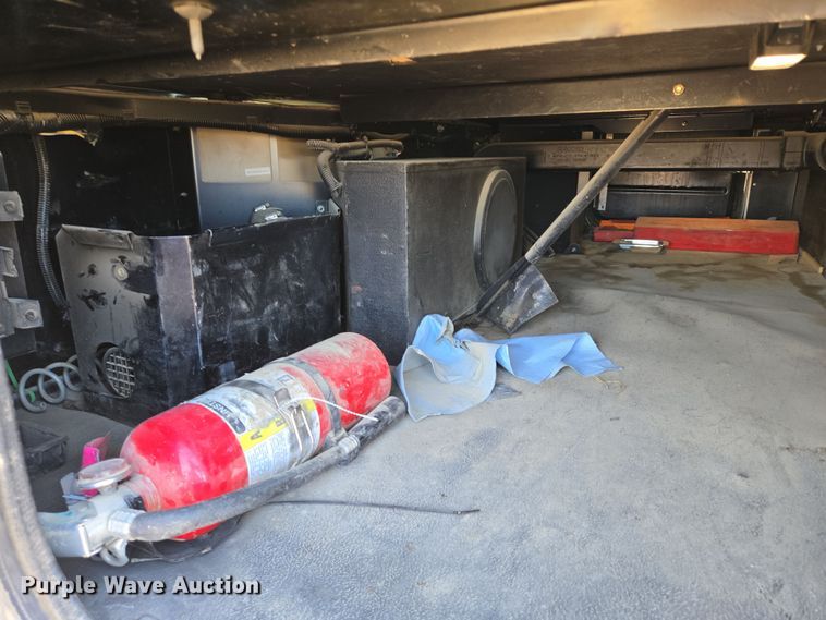 image for item EB1151 2016 Peterbilt 567 semi truck