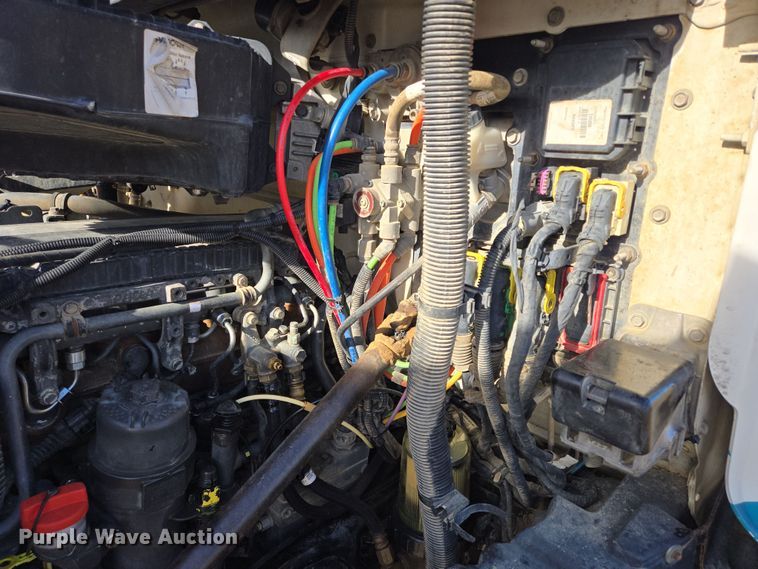 image for item EB1151 2016 Peterbilt 567 semi truck