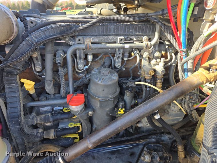 image for item EB1151 2016 Peterbilt 567 semi truck