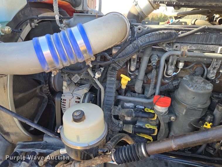 image for item EB1151 2016 Peterbilt 567 semi truck