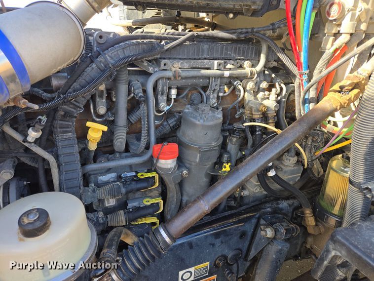 image for item EB1151 2016 Peterbilt 567 semi truck