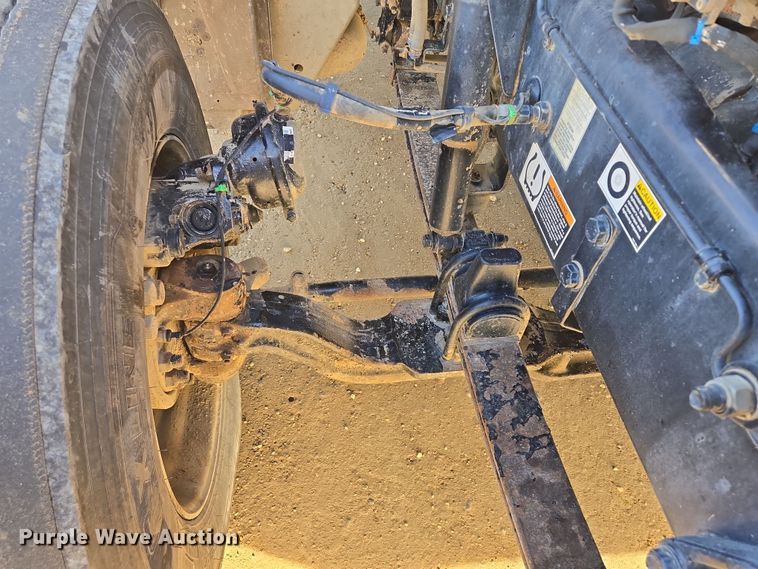 image for item EB1151 2016 Peterbilt 567 semi truck