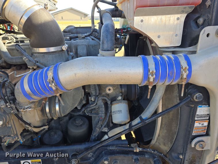 image for item EB1151 2016 Peterbilt 567 semi truck