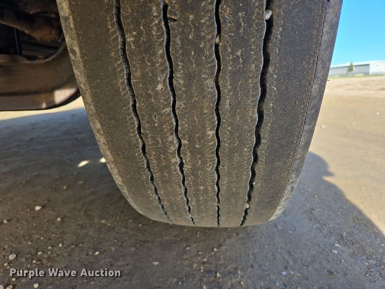 image for item EB1151 2016 Peterbilt 567 semi truck