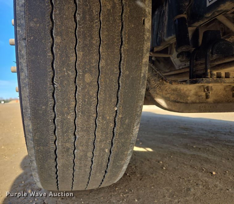 image for item EB1151 2016 Peterbilt 567 semi truck