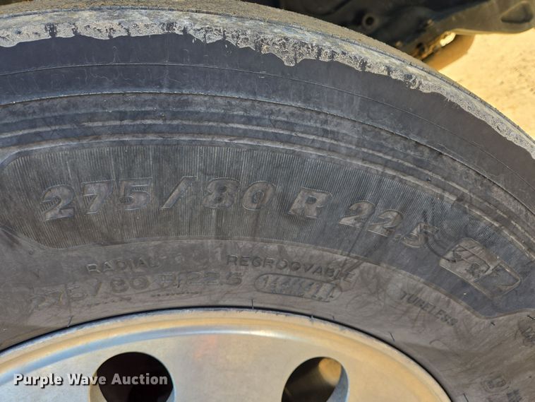 image for item EB1151 2016 Peterbilt 567 semi truck