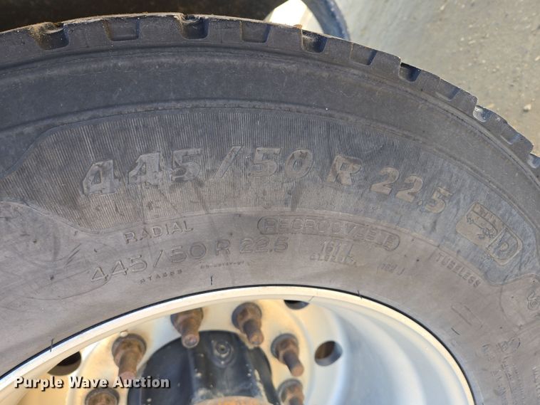 image for item EB1151 2016 Peterbilt 567 semi truck