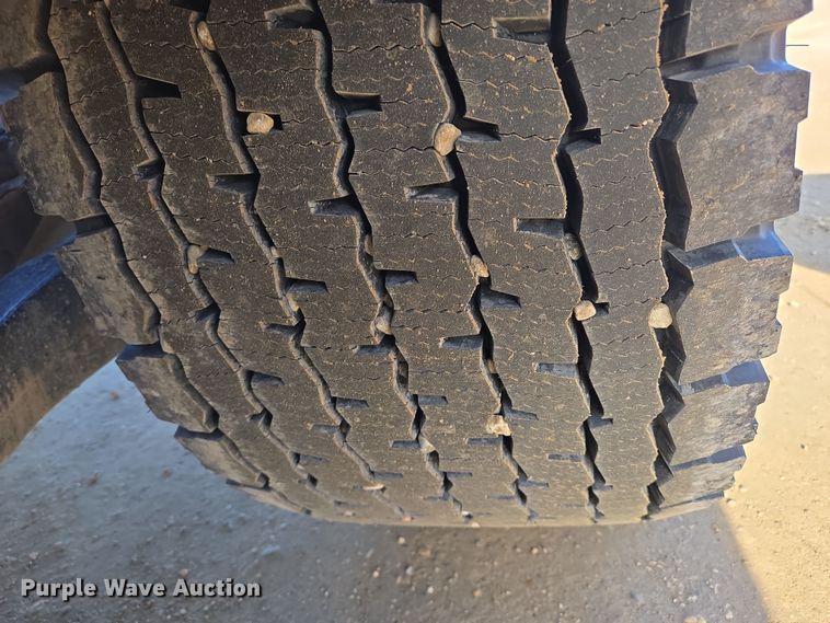 image for item EB1151 2016 Peterbilt 567 semi truck