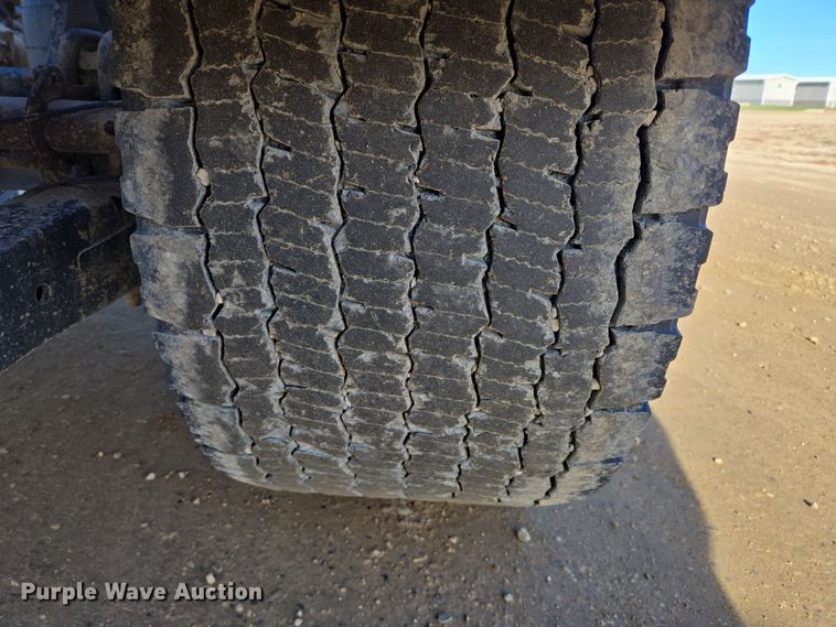 image for item EB1151 2016 Peterbilt 567 semi truck