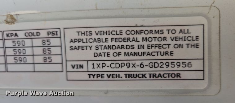 image for item EB1151 2016 Peterbilt 567 semi truck