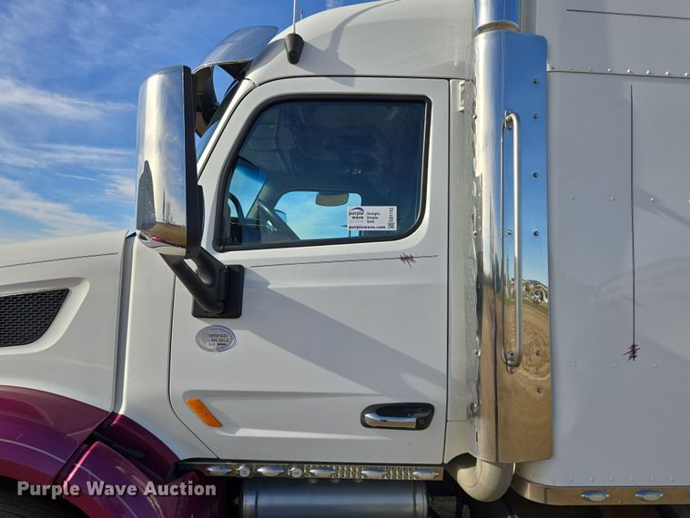 image for item EB1152 2016 Peterbilt 567 semi truck