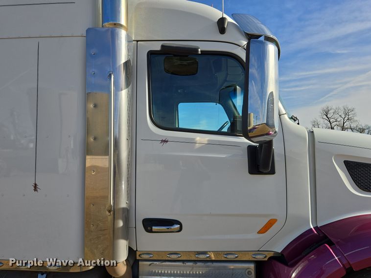image for item EB1152 2016 Peterbilt 567 semi truck