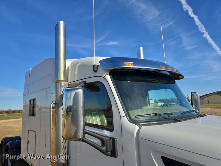 image for item EB1152 2016 Peterbilt 567 semi truck